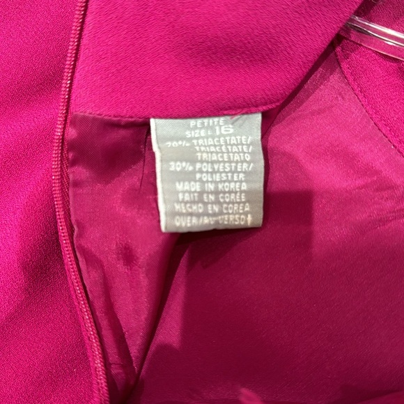 Gorgeous, 16P,Invisible zipper, fully lined.  Working buttons on side seam - Picture 6 of 8